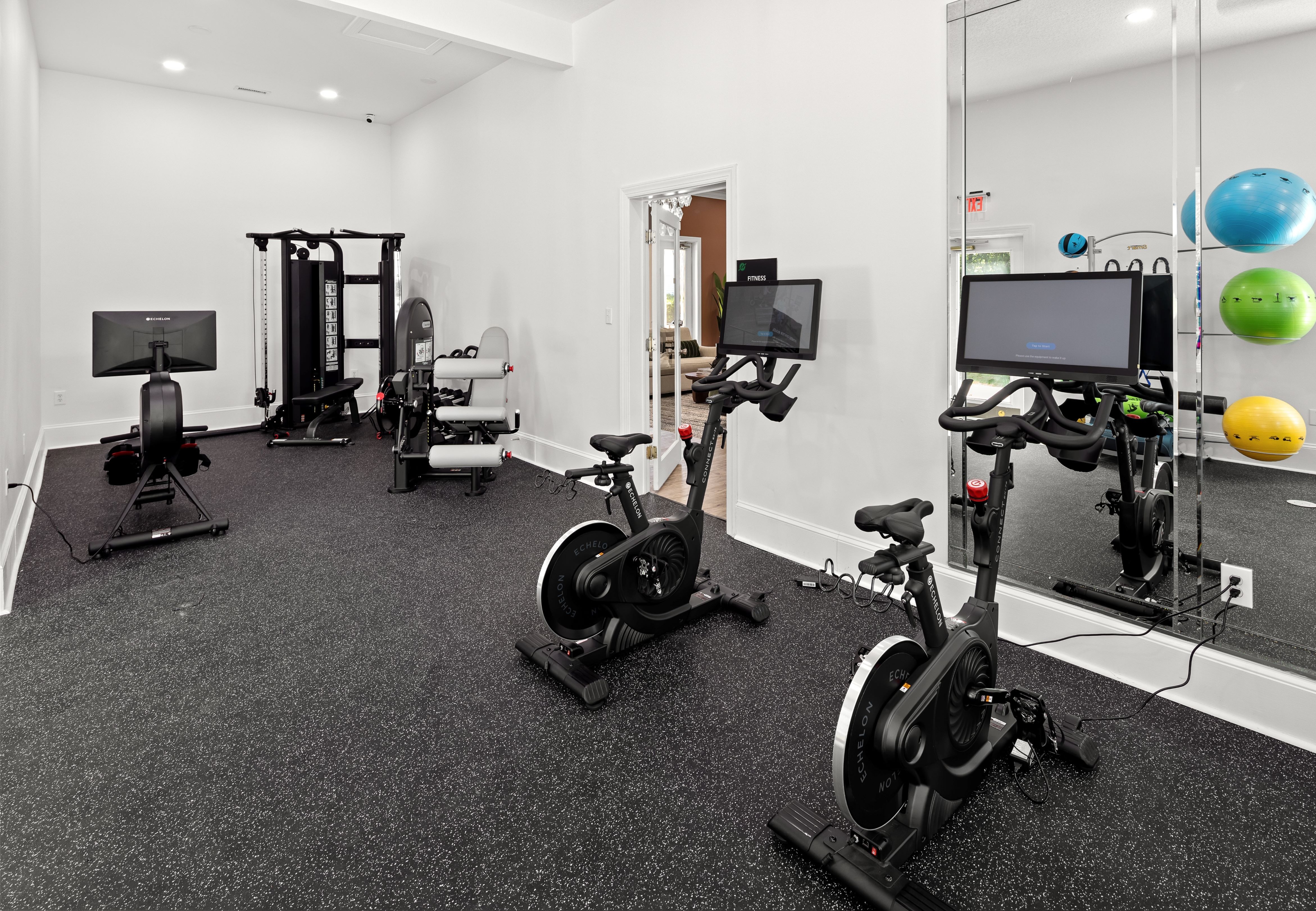 8010 Woodsedge Dr, Charlotte, North Carolina 28216 Additional Image #11