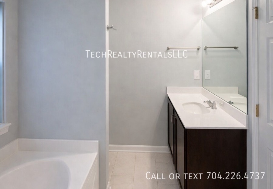 4831 Stowe Derby Dr, Charlotte, North Carolina 28278 Additional Image #8