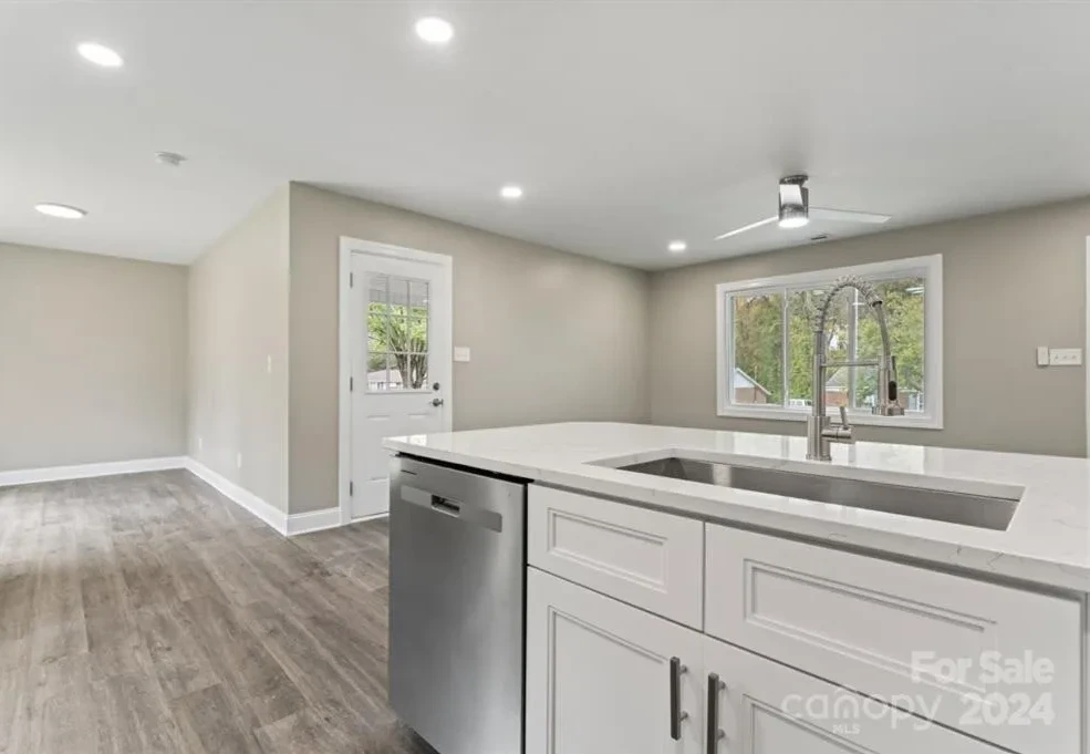 2122 Abelwood Rd, Charlotte, North Carolina 28216 Additional Image #2