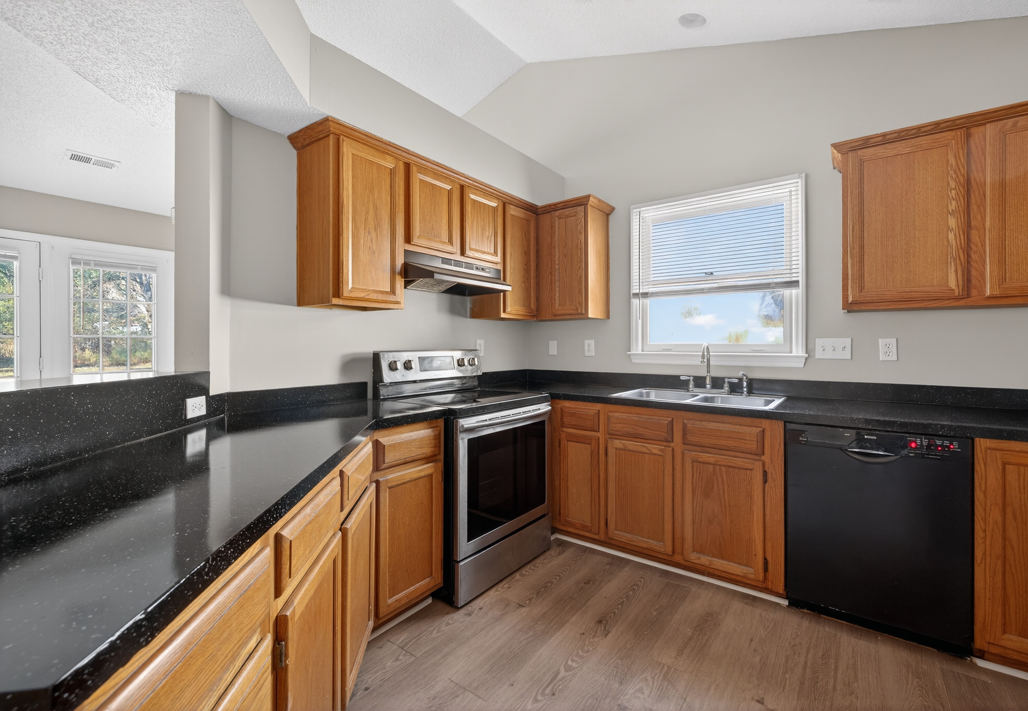 7541 Crestside Ln, Charlotte, North Carolina 28227 Additional Image #1