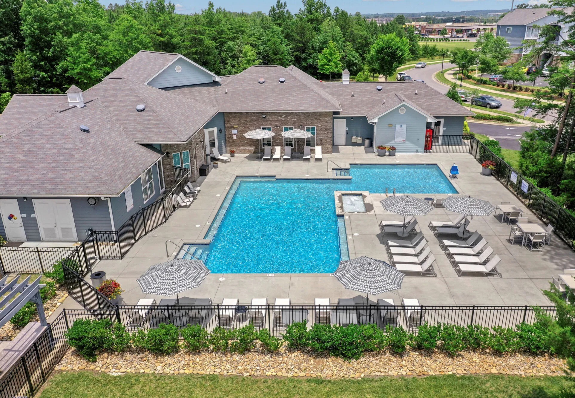 9015 Kings Grant Dr, Charlotte, North Carolina 28262 Additional Image #1