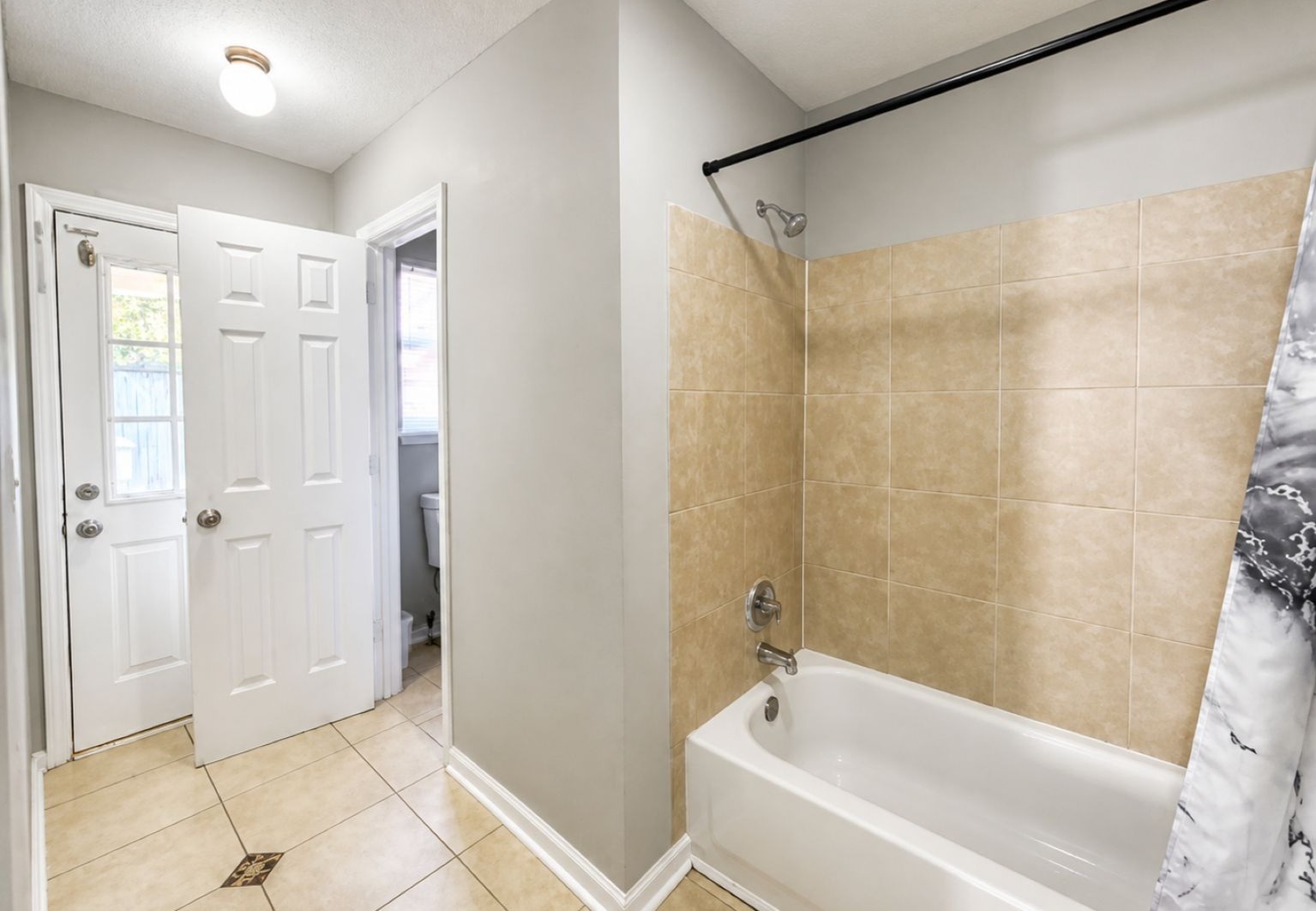 9501 Pondside Ln, Charlotte, North Carolina 28213 Additional Image #9